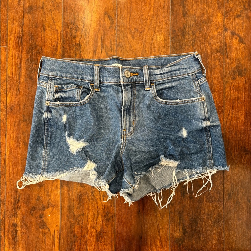 Old navy boyfriend mid rise jean shorts